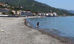 Kastamonu sahili yaz ortasında deniz buz kesti