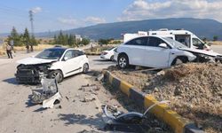 Kastamonu yolunda iki otomobil çarpıştı: 1’i ağır 7 yaralı