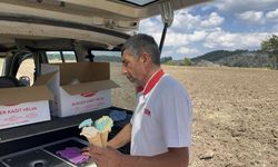 Kastamonu’da tarlaya serinleten servis: Mobil dondurmacı çiftçilerin imdadına yetişiyor