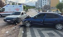 Komşuda feci kaza: 2 sürücü yaralandı