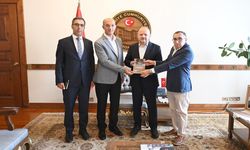 Kastamonu’nun tarihine ışık tutan önemli eser: Akademisyenlerden Vali Dallı’ya ziyaret