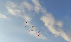Taşköprü semalarında festival coşkusu: Paramotorlar nefes kesti
