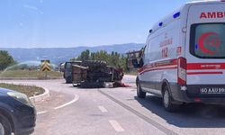 Feci Kaza: Traktör ile ticari araç çarpıştı, 5 yaralı
