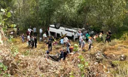 Yolcu minibüsü şarampole devrildi: 4 kişi hayatını kaybetti