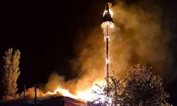 Tarihi camide korkutan yangın! Lojman kullanılamaz hale geldi