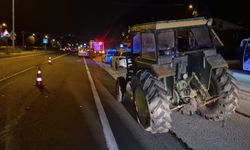 D-100’de ortalık karıştı! Otomobil traktöre çarptı