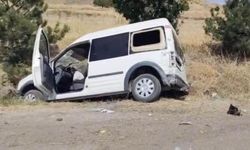 İki araç çarpıştı, ekipler seferber oldu: 3 yaralı