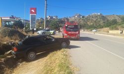 Komşuda otomobil yoldan çıktı: 2'si çocuk 4 yaralı