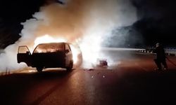 Kastamonu’da seyir halindeki minibüs alevlere teslim oldu