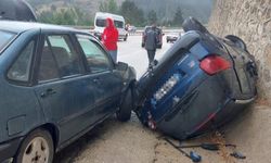 Kastamonu’da yağış yolu kayganlaştırdı: İki araç kazaya karıştı