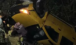 Komşuda ticari araç köprüden dereye uçtu