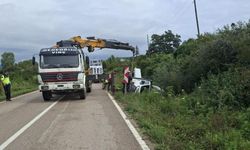 Komşuda korkutan kaza: Cam yüklü kamyonet devrildi