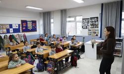 Öğretmenlere önlük zorunluluğu: Standartlar belli oldu