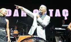 Kastamonulu şarkıcı sahnede itiraf etti: ‘Hepsini bıraktım’