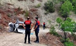 Otomobil uçurumdan yuvarlandı: 3 Yaralı