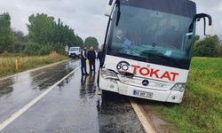 Otobüs kamyonete arkadan çarptı: Biri ağır iki yaralı