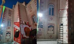 Tosya’da camiye asılan reklamlar infial yarattı: Müftülükten açıklama geldi