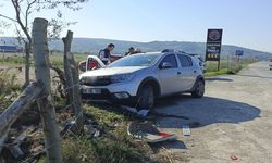 Trafik kazası: 2 otomobil çarpıştı, 3 kişi yaralandı