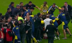 Derbi bitti, kavga başladı! Sahada kırmızı kartlar havada uçuştu