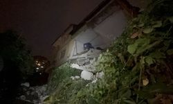 İki katlı binada göçük, ekipler inceleme başlattı