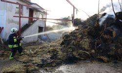 Kastamonu’da alevler çiftliği sardı! Binlerce balya saman yandı