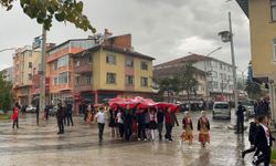 Kastamonu’da sağanak yağış altında Cumhuriyet Bayramı’nı kutladılar