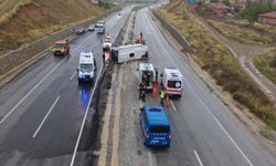 İşçi servisi devrildi: 1’i ağır 15 yaralı