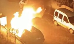 Korkutan anlar! Otomobil alev topuna döndü