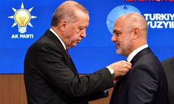 Kastamonulu Başkana AK Parti rozetini, Cumhurbaşkanı Erdoğan taktı