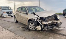 İki otomobil çarpıştı: 1’i bebek 5 kişi yaralandı