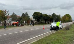 Taşköprü yolunda otomobil traktöre arkadan çarptı: 1 yaralı