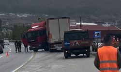 Kastamonu'da tır makasladı: 1 yaralı