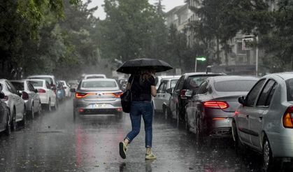 Şiddetli sağanak başladı: Kastamonu'da şimşekler çakıyor!