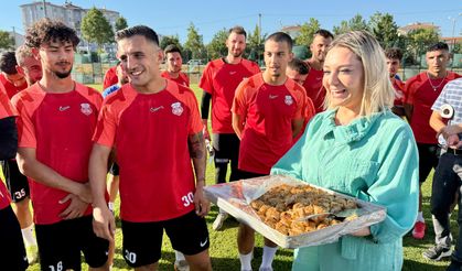 Milletvekili Ekmekci'den GMG Kastamonuspor'a baklava