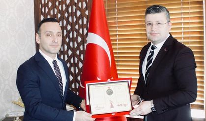 HSK Başmüfettişine İnebolu İstiklal Madalyası Plaketi Takdim Edildi