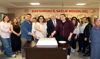 Kastamonu’da hemşireler pasta kesti
