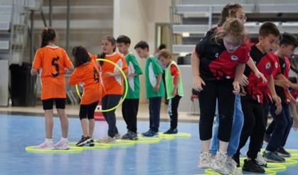 Kastamonu’da spor şöleni: İlkokul öğrencileri yeteneklerini sergiledi