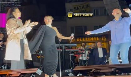 Ebru Yaşar, Tosya'da sahne aldı: Başkan çifte telli oynadı