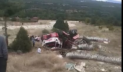 Feci kaza! Kablo yüklü vinç kontrolden çıktı: 2 kişi yaralandı