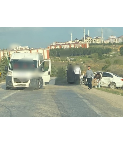 Kastamonu'da otomobil ile minibüs çarpıştı: 1 yaralı!