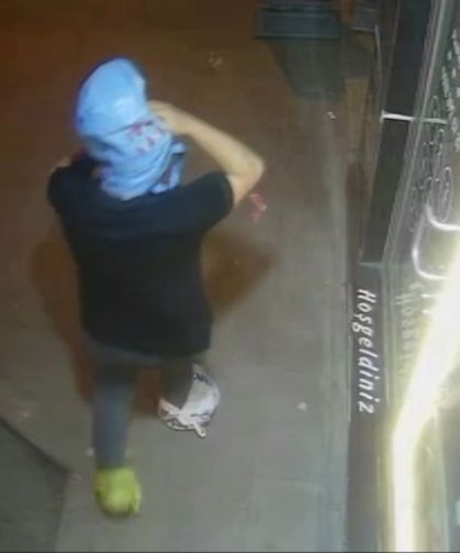 Kastamonu'da kafasına ve ayaklarına poşet takarak hırsızlık yapan zanlı tutuklandı! (video haber)