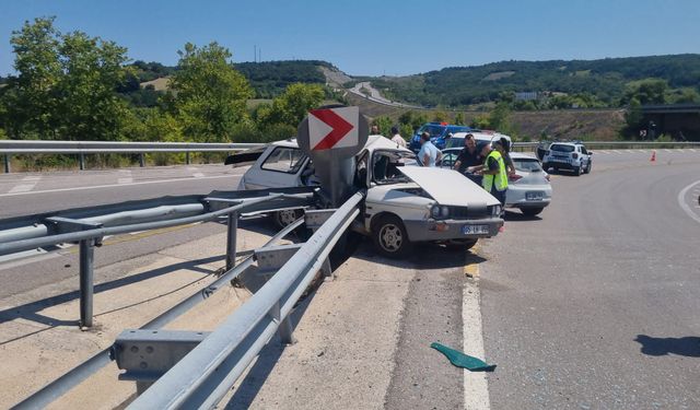 Otomobil bariyere saplandı!