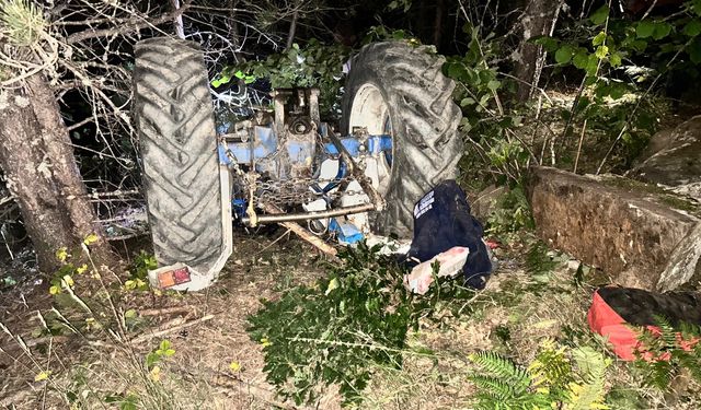 Traktör uçuruma yuvarlandı: Aynı aileden 1’i ağır 4 kişi yaralandı
