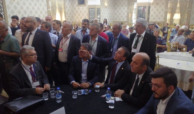 CHP'nin kongresinde ortalık karıştı: Baltacı ve Erbilgin'in üzerine yürüdüler