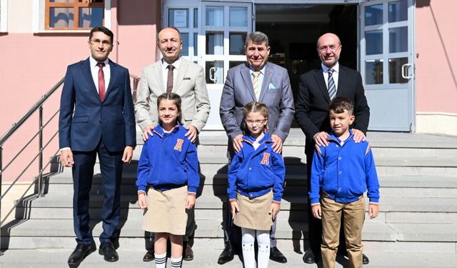 Konya Selçuklu'da Başkan Pekyatırmacı'dan okul ziyaretlerine devam