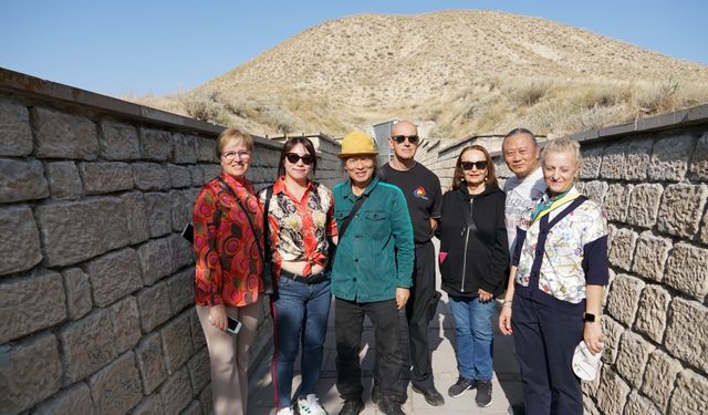 Farklı ülkelerden gelen seramik sanatçıları Gordion Antik Kenti'ni gezdi