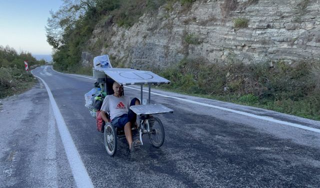 İtalyan gezgin ilginç bisikletiyle Kastamonu'ya geldi