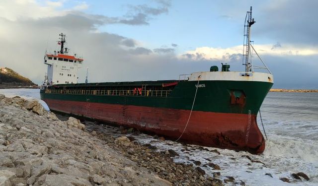 Kastamonu'da gemi karaya oturdu