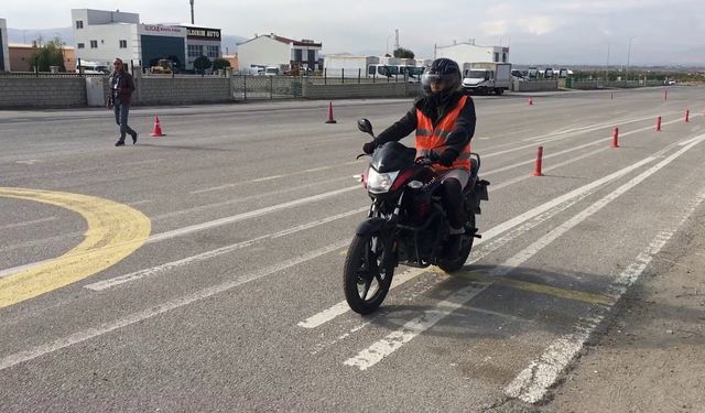Bakan Yerlikaya Ehliyet Konusuna Açıklık Getirdi