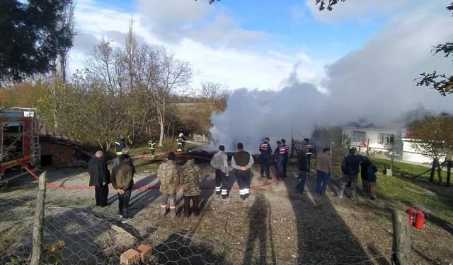Sinop’ta çıkan yangında tahıl ambarı yandı
